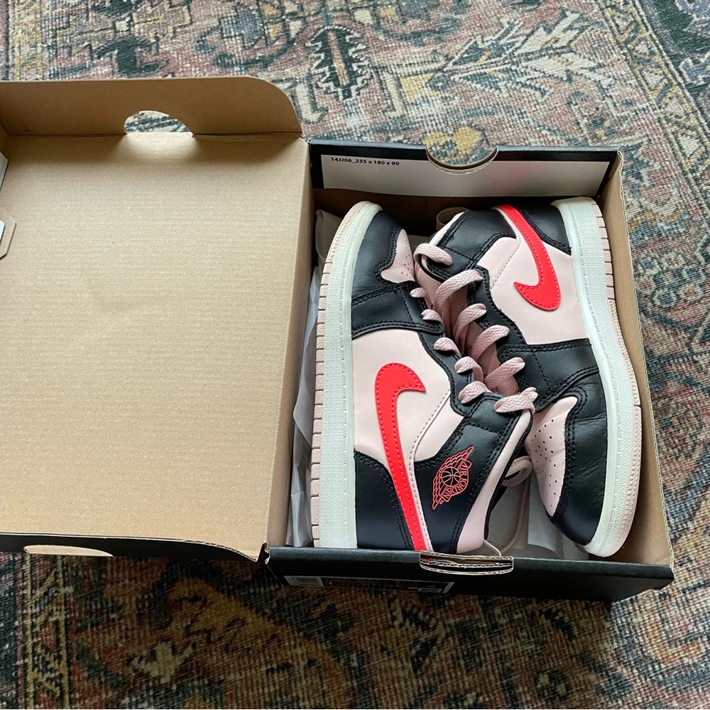 Nike Air Jordan 1 Mid PS Sz 1 Youth Atmosphere Pink Infrared 23 Black 640734-604 - Picture 12 of 12